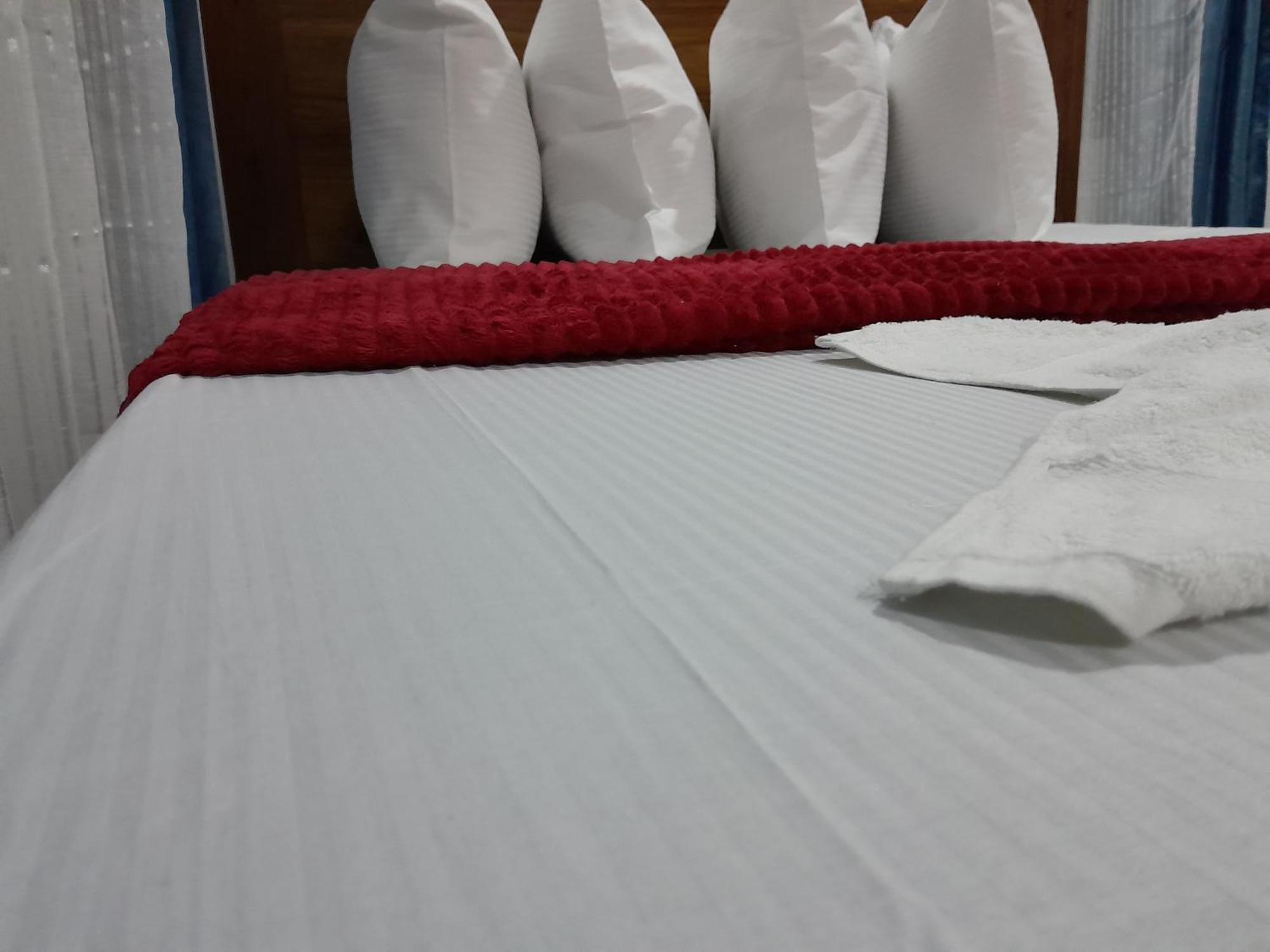 Valley Breeze Hotel Dar es Salaam Buitenkant foto